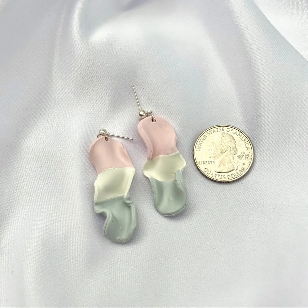 Handmade Petal Wave Earrings - Picture 5 of 5